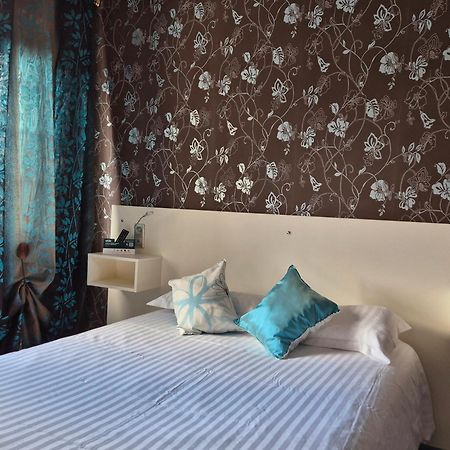 Hotel Logis La Thomasse Aurillac Esterno foto