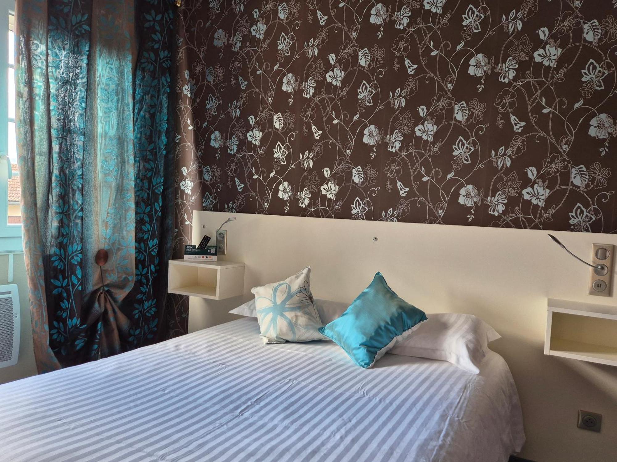 Hotel Logis La Thomasse Aurillac Esterno foto